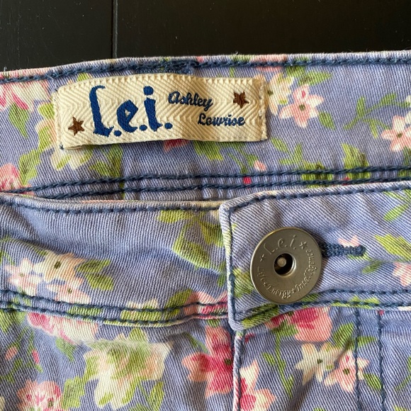 L.e.i. Floral shorts - Picture 3 of 5
